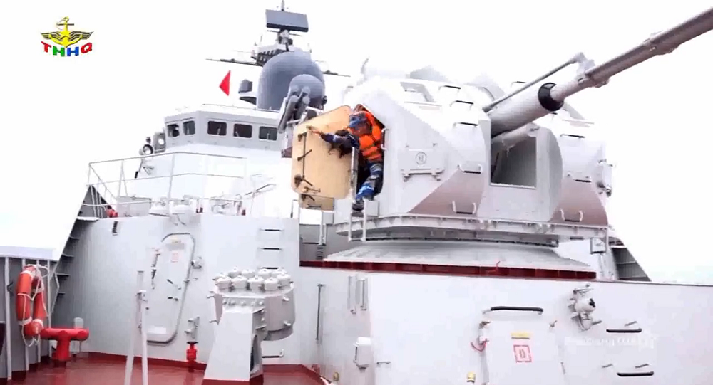 Đạn 76,2mm PST – Hải quân có thể trang bị cho các hệ thống pháo hạm AK-176 dùng để tiêu diệt các mục tiêu trên không, trên biển, trên bờ với tầm bắn xa nhất 15,7km. Ảnh: Truyền hình Hải quân