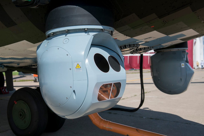 Để cung cấp khả năng ngắm bắn chính xác hơn cho hệ thống vũ khí trên không và cải thiện độ chính xác khi bắn của nó, hệ thống quan sát và ngắm mục tiêu OPS-24N-1L mới được phát triển, được lắp đặt đặc biệt trên Mi-171Sh-VN, có thể được sử dụng cho cả quan sát mặt đất và trên không. Ảnh: Trực thăng Mi-171Sh-VN - Nguồn: TASS