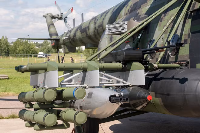 Các phiên bản Mi-8/171 được trang bị thiết bị chống nhiễu điện từ Vitebsk gắn trên khoang, giúp Mi-8 AMTSh đối phó hiệu quả với các tên lửa đất đối không mang đầu đạn dẫn đường bằng radar và quang học (nhiệt). Thiết bị này đã khẳng định được khả năng chống tên lửa phòng không xách tay và vũ khí hạng nhẹ trên chiến trường Syria. Ảnh: Máy bay trực thăng Mi-171Sh-VN - Nguồn: TASS