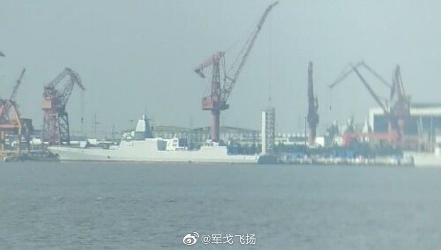 Đây là chiếc Type 055 thứ hai được hạ thủy trong năm nay, chiếc đầu tiên đã hạ thủy hồi tháng 1 và là tàu chiến đầu tiên Trung Quốc hạ thủy trong năm 2020. Ảnh: Chiếc Type 055 vừa được hạ thủy.