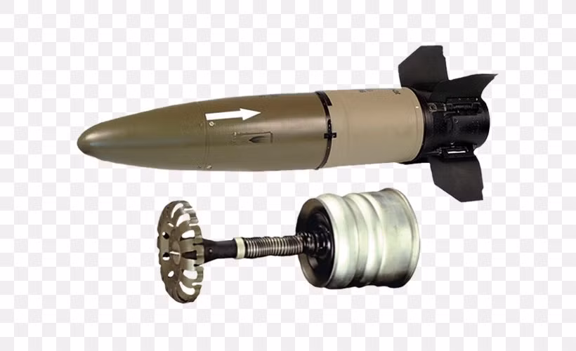 Tên lửa phóng từ pháo tăng là vũ khí mới mà xe tăng Liên Xô sử dụng trong giai đoạn cuối của Chiến tranh Lạnh. Nó tạo ra khoảng cách về kỹ thuật giữa pháo nòng trơn 125mm do Liên Xô sản xuất và pháo nòng trơn 120mm thế hệ mới của phương Tây. Ảnh: Tên lửa 9M119 Svir - Nguồn: Wikipedia.