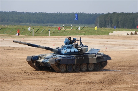 Xe tăng chiến đấu chủ lực T-80 và T-90 là những xe tăng có tính năng kỹ chiến thuật cao nhất của Quân đội Nga hiện nay (trừ loại T-14 Armata nhưng chưa đưa vào biên chế) thực hiện màn phóng tên lửa “tệ hại” so với xe tăng T-72 cải tiến; điều này chắc chắn khiến quân đội Nga “mất thể diện”. Ảnh: Xe tăng T-72B3 đã bắn trúng các mục tiêu - Nguồn: TASS