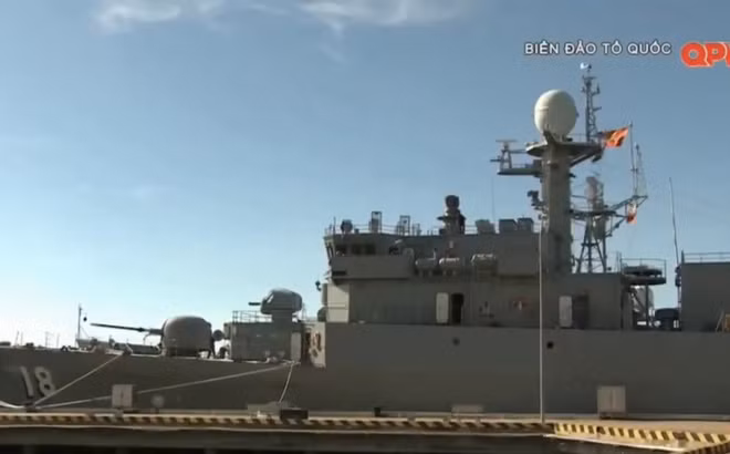 Mặc dù có hỏa lực mạnh, tốc độ bắn nhanh tuy nhiên pháo Sea Vulcan trên tàu 18 lại không hề tương thích với các loại pháo bắn nhanh trong biên chế hải quân Việt Nam vốn dĩ thường sử dụng loại đạn 25mm hay 30mm... do đó sẽ rất khó khăn cho việc bảo đảm công tác hậu cần cũng như đạn dược. Thiết nghĩ sau một thời gian sử dụng, Việt Nam sẽ tự nâng cấp thay thế loại pháo này trên tàu 18 bằng một loại pháo phù hợp hơn.