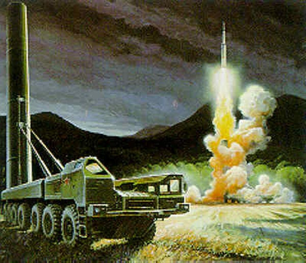 Kể từ khi đưa vào hoạt động năm 1976 cho đến năm 1987, Liên Xô đã triển khai 441 hệ thống tên lửa SS-20. Đây chính là lực lượng hạt nhân đánh đòn phủ đầu, có khả năng sẵn sàng chiến đấu rất cao. Các mục tiêu của Mỹ và NATO ở châu Âu đều có trong tọa độ của các trung đoàn trang bị tên lửa SS-20 Saber. Ảnh: Phóng tên lửa SS-20 Saber - Nguồn: Wikipedia.