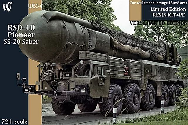 Tên lửa SS-20 Saber là ký hiệu của NATO, tên chính của tên lửa là Pioneer (Người tiên phong) hay RSD-10 (mật danh), đây là loại tên lửa đạn đạo tầm trung (IRBM) do Viện Công nghệ Nhiệt Moscow phát triển. Ảnh: Tên lửa tầm trung SS-20 Saber - Nguồn: Wikipedia.