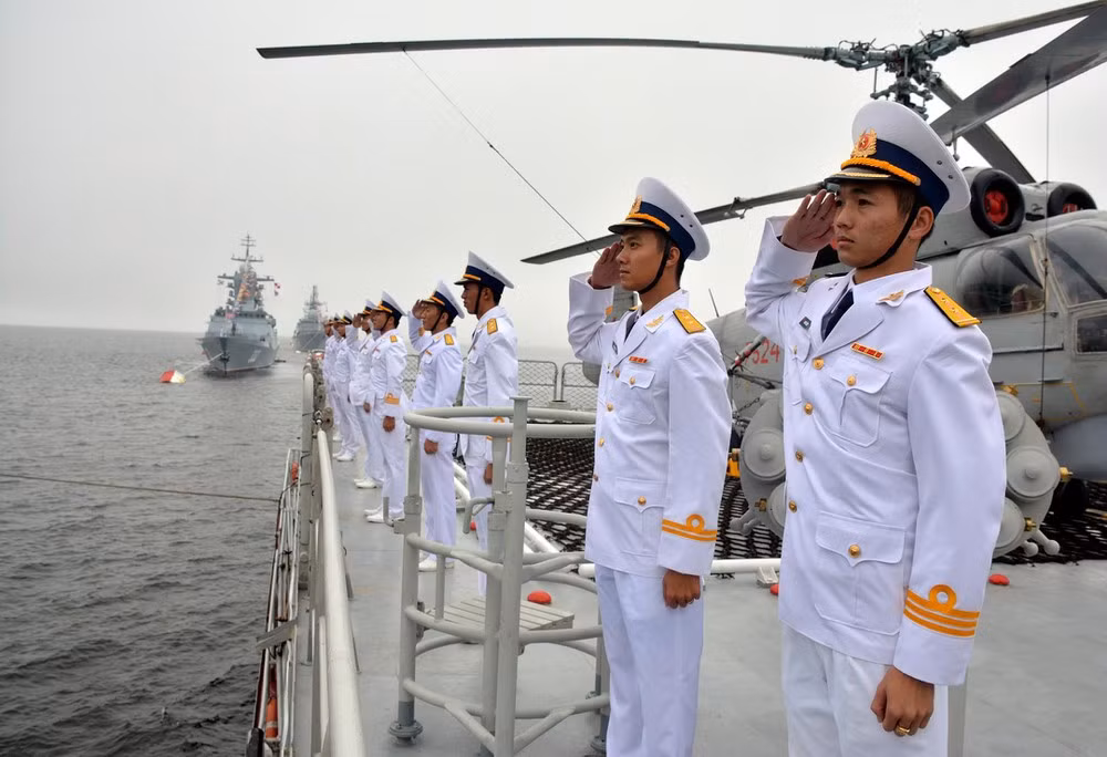 Là đơn vị có trách nhiệm tuần tra, bảo vệ Quần đảo Trường Sa thiêng liêng của Tổ quốc, Vùng 4 Hải quân có thể đã được Bộ Quốc phòng, Quân chủng Hải quân quan tâm, đầu tư hiện đại vượt bậc nhằm đảm bảo cho ta có đủ tiềm lực, sức mạnh giữ gìn toàn vẹn lãnh hải đất nước. Bên cạnh những ưu ái, đây cũng là trọng trách vô cùng cao cả và nặng nề của cán bộ chiến sĩ lực lượng. Nhìn từ Vùng 4, ta có thể thấy được bước phát triển vượt bậc của Hải quân ta sau gần 20 năm qua.