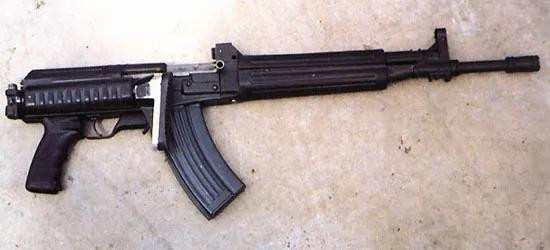 Để chuẩn bị cho cuộc duyệt binh kỷ niệm 40 năm ngày thành lập nước Cộng hòa Nhân dân Trung Hoa (năm 1989), Trung Quốc đã phát triển mẫu tiểu liên Type-87 trên cơ sở khẩu Type-81; nhưng do sự kiện Thiên An Môn, lễ kỷ niệm bị hủy bỏ, nên mẫu Type-87 ít có cơ hội biết đến. Ảnh: Tiểu liên Type 87 với báng súng gấp vào một bên - Nguồn: Sina