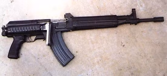 Để chuẩn bị cho cuộc duyệt binh kỷ niệm 40 năm ngày thành lập nước Cộng hòa Nhân dân Trung Hoa (năm 1989), Trung Quốc đã phát triển mẫu tiểu liên Type-87 trên cơ sở khẩu Type-81; nhưng do sự kiện Thiên An Môn, lễ kỷ niệm bị hủy bỏ, nên mẫu Type-87 ít có cơ hội biết đến. Ảnh: Tiểu liên Type 87 với báng súng gấp vào một bên - Nguồn: Sina