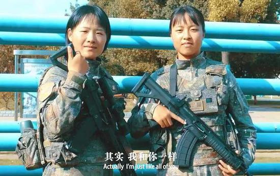 Mẫu QBZ-191 giành cho lính dù có chiều dài nòng 267 mm, tầm bắn hiệu quả khoảng 300 m, tốc độ bắn đến 750 phát/phút; báng súng có thể gập lại, thuận lợi trong quá trình di chuyển. Ảnh: Lính dù Trung Quốc với tiểu liên QBZ-191 - Nguồn: Sina