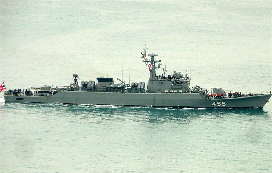 Hiện nay người Thái đang có bốn chiếc khinh hạm loại này trong biên chế bao gồm HTMS Chao Phraya 455, HTMS Bangpakong 456, HTMS Kraburi 457 và HTMS Saiburi 458. Ảnh: Chiếc đầu tiên thuộc lớp Chao Phraya với số hiệu 455.