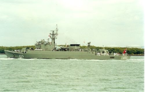 Tàu tuần tra xa bờ (OPV) là loại tàu đa năng được thiết kế để thực hiện các nhiệm vụ tuần tra, quản lý vùng đặc quyền kinh tế của quốc gia trên biển, bao gồm cả đảm bảo an toàn hàng hải và hoạt động cứu hộ cứu nạn đối với tàu thuyền đang hoạt động gặp sự cố hay thiên tai. Ảnh: Khinh hạm HTMS Chao Phraya của Hải quân Thái Lan