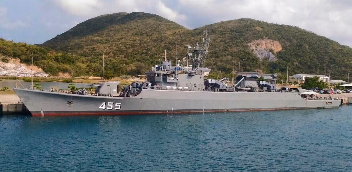 Theo thông tin từ ấn phẩm Navy Identification, Hải quân Hoàng gia Thái Lan đang lên kế hoạch thực hiện nâng cấp hai trong tổng số bốn khinh hạm lớp Chao Phraya được họ đặt mua từ Trung Quốc dựa trên thiết kế lớp Type 053H2. Ảnh: Tàu HTMS Chao Phraya 455 của Hải quân Thái Lan.