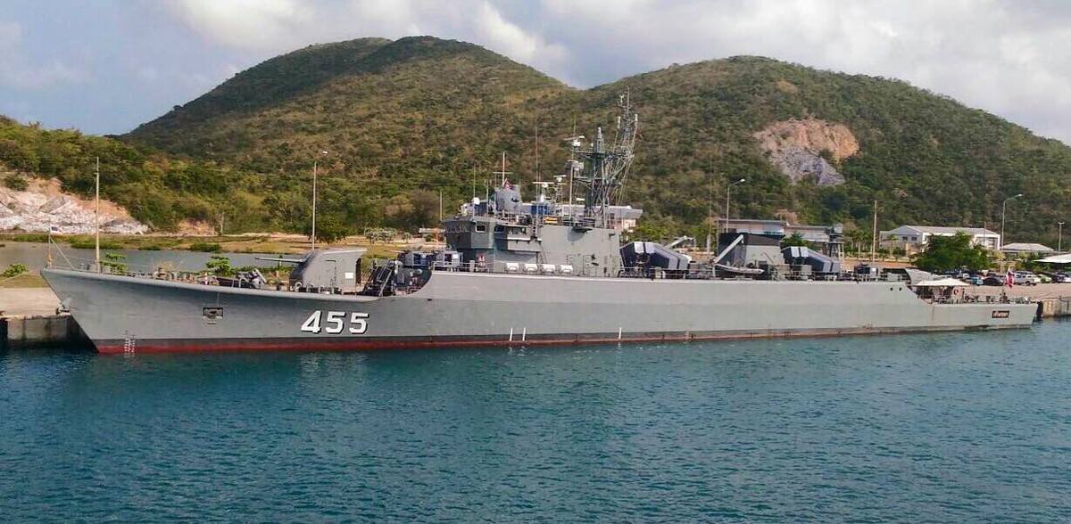 Theo thông tin từ ấn phẩm Navy Identification, Hải quân Hoàng gia Thái Lan đang lên kế hoạch thực hiện nâng cấp hai trong tổng số bốn khinh hạm lớp Chao Phraya được họ đặt mua từ Trung Quốc dựa trên thiết kế lớp Type 053H2. Ảnh: Tàu HTMS Chao Phraya 455 của Hải quân Thái Lan.
