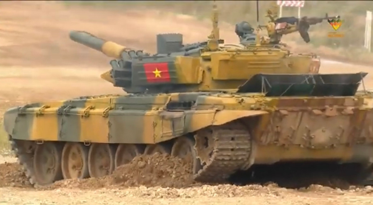 Như vậy, ta đã rõ các lỗi của kíp lái số 1 trong ngày thi đấu đầu tiên dẫn đến đội bị phạt thêm 4 phút. Tuy nhiên phải nói thêm rằng, đây đều là những lỗi khá nhỏ, "không đáng kể", tổ trọng tài hoàn toàn có thể châm chước. Và thực tế, những lỗi nhỏ trên ở các kỳ Tank Biathlon trước đều được bỏ qua. Kíp lái Việt Nam đều là những đồng chí có kinh nghiệm thi đấu do đó không hề mắc các lỗi an toàn cơ bản, tuy nhiên các tiểu tiết trong quá trình thi đấu với cường độ cao dẫn đến một số sai lầm nhỏ là khó tránh khỏi.