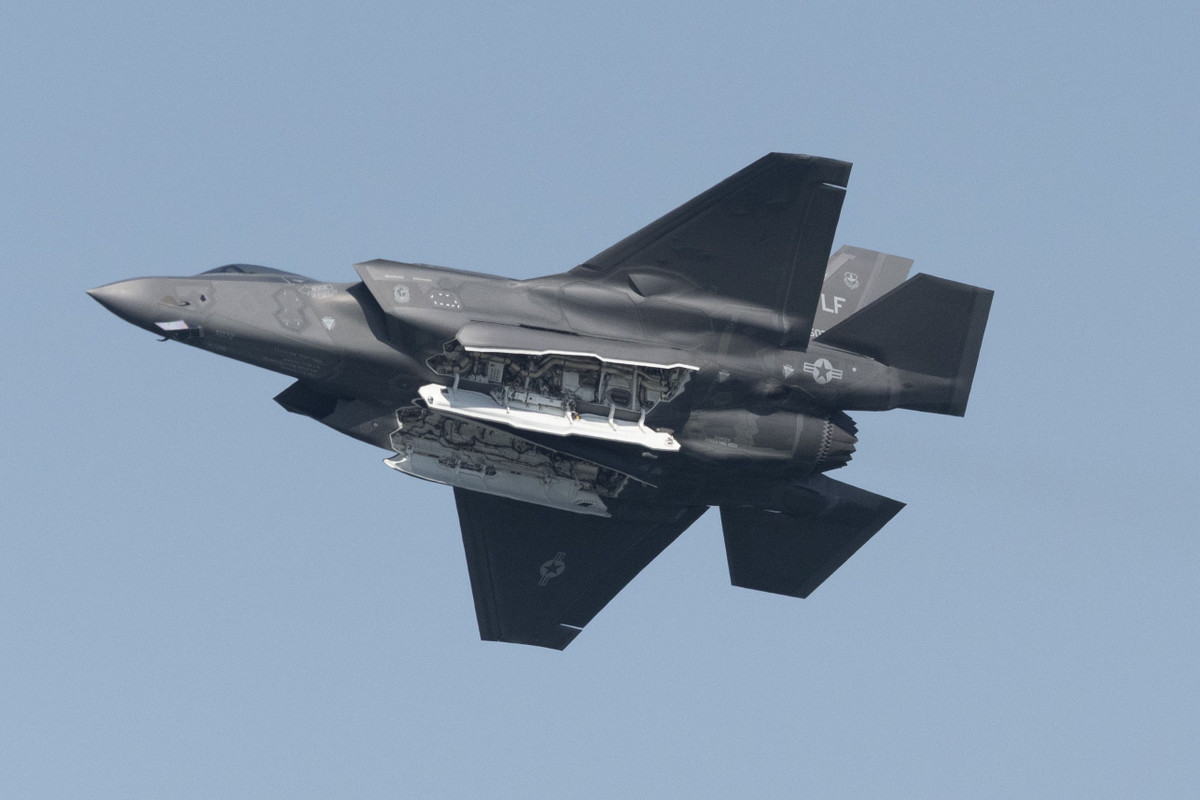 Tổng số máy bay F-35 mà Australia đặt hàng lên tới 72 chiếc và đến nay đã có 13 chiếc được bàn giao. Dự kiến tất cả 72 máy bay sẽ trong tình trạng sẵn sàng chiến đấu hoàn toàn vào năm 2023. Ảnh: Máy bay F-35A của RAAF - Nguồn: Wikipedia