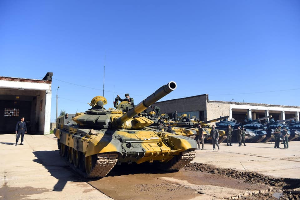 Trước đó, hôm 18/8, phía Nga đã bàn giao 4 xe tăng T-72B3 hiện đại cho đội tuyển xe tăng Việt Nam. Tất cả các xe của chúng ta sẽ được sơn màu vàng tham gia các trận đấu vòng loại. Ảnh: QĐND Online