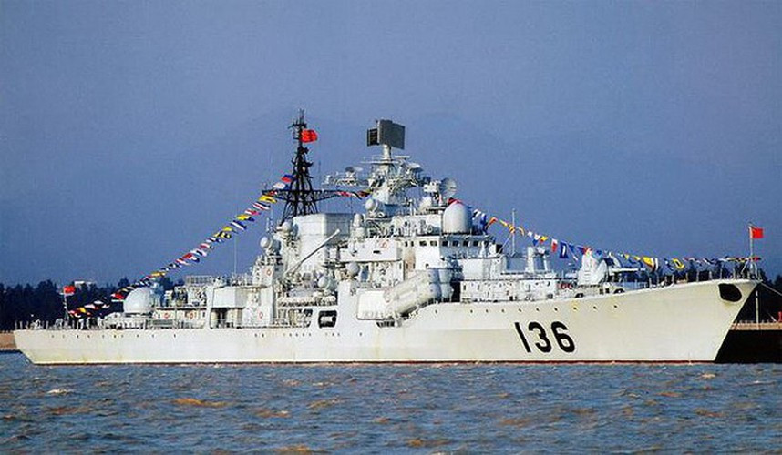 Theo tạp chí “Kỹ thuật và vũ khí” Nga, sở dĩ Trung Quốc nghiên cứu phát triển được loại tên lửa HQ-16 có quy cách và tính năng tương tự như tên lửa Buk của Nga, là do năm 1997, Nga đã bán cho Trung 2 tàu khu trục 956 lớp Sovremenny cùng hệ thống vũ khí đi kèm; trong đó có hệ thống tên lửa phòng không Shtil (phiên bản của Buk trên tàu hải quân) trang bị trên tàu.