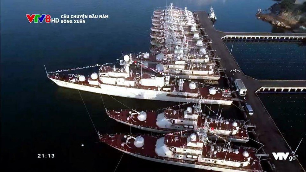 Quân cảng Tiên Sa vùng 3 Hải quân là cảng nhà của Lữ đoàn tàu pháo - tên lửa 172, Lữ đoàn tàu quét mìn 161 và các tàu của Chi đội Kiểm ngư số 3. Đây là cảng nước sâu tốt hàng đầu Việt Nam. Tiên Sa từng là nơi tập trung những vốn liếng đầu tiên, mạnh nhất của Hải quân Việt Nam như tàu tên lửa 1241RE, tàu tên lửa Osa hay tàu phóng lôi Turya,… Ảnh: Quân cảng Vùng 3 Hải quân nhìn từ trên cao - Nguồn: Ảnh chụp màn hình VTV.