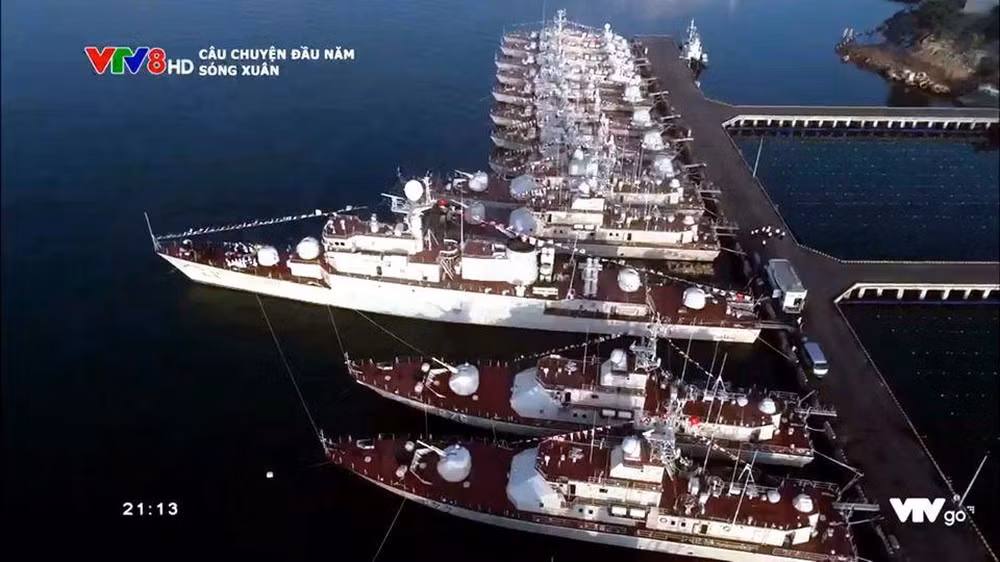 Quân cảng Tiên Sa vùng 3 Hải quân là cảng nhà của Lữ đoàn tàu pháo - tên lửa 172, Lữ đoàn tàu quét mìn 161 và các tàu của Chi đội Kiểm ngư số 3. Đây là cảng nước sâu tốt hàng đầu Việt Nam. Tiên Sa từng là nơi tập trung những vốn liếng đầu tiên, mạnh nhất của Hải quân Việt Nam như tàu tên lửa 1241RE, tàu tên lửa Osa hay tàu phóng lôi Turya,… Ảnh: Quân cảng Vùng 3 Hải quân nhìn từ trên cao - Nguồn: Ảnh chụp màn hình VTV.