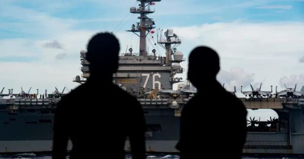 Việc đẩy mạnh căng thẳng với Trung Quốc như một cách để Donald Trump lấy lại sự tín nhiệm của mình vốn đã sụt giảm vô cùng nặng nề sau đại dịch COVID-19. Giới chức Trung Quốc cho rằng, họ thực sự cần phải cảnh giác và quan tâm các hành động của Mỹ trong khu vực, nhưng không cần phải quá lo lắng vì đây âu cũng là lẽ tất yếu. Ảnh: Tàu sân bay Ronald Reagan