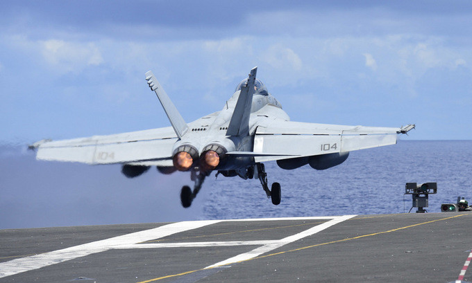 Về việc Mỹ thường xuyên triển khai tàu chiến đến Biển Đông, Đại tá Wu Qian - phát ngôn viên Bộ Quốc phòng Trung Quốc từng nhận định rằng các nước xung quanh Biển Đông đều đang cố gắng thúc đẩy phát triển một khu vực ổn định, đồng thời cùng nhau tìm kiếm những phương án giải quyết bất đồng một cách đúng đắn thông qua đàm phán. Ảnh: Máy bay F/A-18 của Mỹ cất cánh từ tàu sân bay.