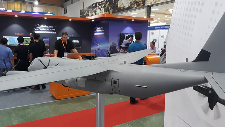 Theo nhà sản xuất, C-130J có tải trọng 19 tấn, chở được 92-128 hành khách hoặc 64-92 lính dù hoặc 2-3 xe thiết giáp SUV Humvees hoặc một xe thiết giáp loại M113.