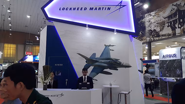 Tất nhiên, 3 mẫu máy bay tới Hà Nội dưới dạng mô hình trưng bày, nhưng được làm rất đẹp, trông không khác gì máy bay thật. Ảnh: Cận cảnh gian hàng của Lockheed Martin tại triển lãm DSE 2019.
