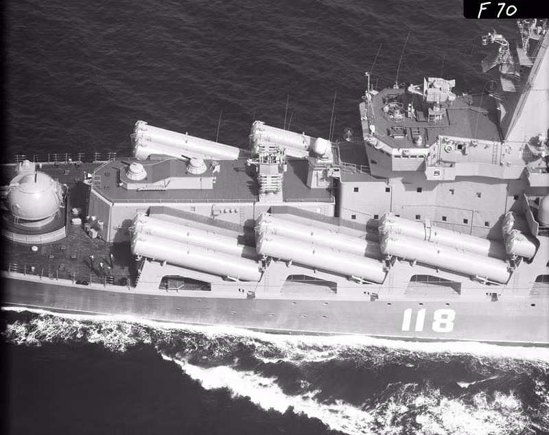 Chính vì lý do này mà việc đánh chìm tàu sân bay bằng tên lửa chống hạm là điều gần như không thể; vì vậy các quốc gia đã bắt đầu phát triển các phương pháp tác chiến phòng không hiệu quả hơn. Trong thế kỷ trước, Hải quân Liên Xô đã có những đánh giá về tên lửa chống hạm và tàu sân bay, và họ tính toán rằng, để đánh chìm tàu sân bay của Mỹ, phải dùng vũ khí hạt nhân. Ảnh: Tên lửa chống hạm P-500 của Hải quân Liên Xô có thể mang đầu đạn hạt nhân; Nguồn: Wkipedia.