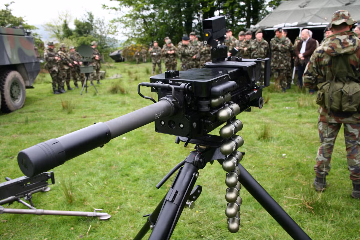 Với trọng lượng nặng, GMC chỉ được lắp đặt trên các phương tiện cơ giới hoặc các vị trí cố định như tháp canh. Ảnh: Súng phóng lựu GMG của Đức. - Nguồn: Wikipedia.