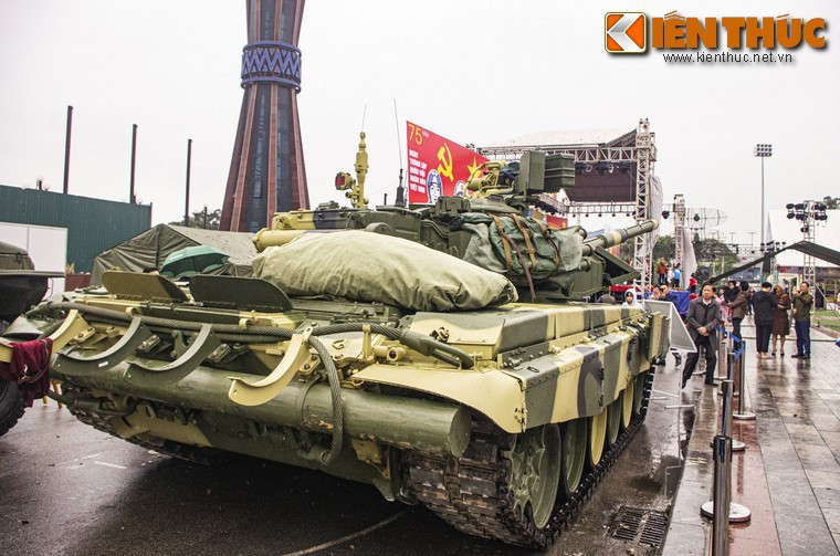 Xe tăng Việt Nam trang bị động cơ 1.130 mã lực cho tốc độ di chuyển có thể đạt tới 70km/h với trọng lượng xe chỉ gần 50 tấn.
