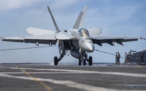 Đồng thời, Boeing cũng thực hiện nâng cấp cho số cho F/A-18 Block II hiện có lên chuẩn Block III. Kế hoạch nâng cấp ước tính bắt đầu vào năm 2023 và kết thúc vào năm 2030. Số F/A-18 cũ hiện có của Hải quân Mỹ sẽ được nâng cấp muộn nhất vào năm 2030 và phiên bản sản xuất mới bàn giao chậm nhất là vào năm 2024.