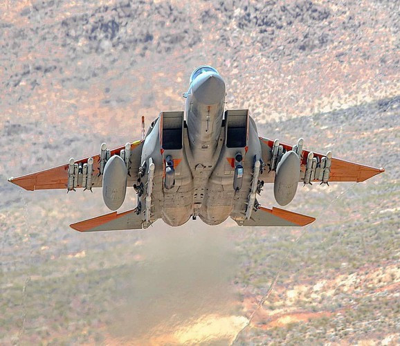 Nhà sản xuất Boeing cho biết: F-15EX có thể mang nhiều vũ khí hơn các máy bay chiến đấu tương tự và có thể mang phóng vũ khí siêu thanh với chiều dài đến 6,7 m và trọng lượng tới 3.000 kg. Ảnh: Đồ họa máy bay F-15EX - Nguồn: Boeing.