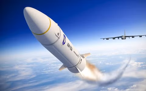 Máy bay F-15EX dự kiến sẽ được trang bị tên lửa siêu thanh AGM-183 cho các cuộc tấn công mặt đất trong tương lai. Nếu F-15EX cất cánh từ Căn cứ không quân Kadena ở Okinawa, Nhật Bản; được tiếp dầu trong quá trình chiến đấu, phạm vi chiến đấu của nó sẽ bao trùm phía đông Trung Quốc và Triều Tiên. Ảnh: Tên lửa siêu thanh AGM-183 - Nguồn: Lockheed Martin