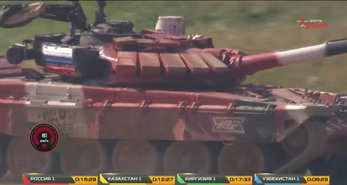 Đặc biệt, kíp lái số 1 của đội Nga đã bức tốc cực nhanh trên đoạn đường thẳng, đạt vận tốc tối đa 80km/h. Đây là vận tốc vượt vận tốc tối đa của kíp xe Trung Quốc nhất nhánh 1 là 75km/h, đội Belarus chỉ 71km/h và đội Việt Nam có thành tích tốt nhất bảng 2 là 72km/h. Thông số này cũng vượt quá thông số kỹ thuật nguyên bản của xe tăng T-72B3 khi có vận tốc tối đa hơn 60km/h.