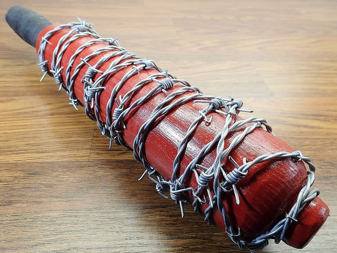 Đặc biệt, trong vụ ẩu đả cực lớn mới đây gây ra hậu quả nghiêm trọng là 20 lính Ấn Độ thiệt mạng. Phía Ấn Độ đã cáo buộc rằng Trung Quốc sử dụng một loại vũ khí tự chế tương tự Lang Nha Côn. Đây là các loại gậy dài đầu bọc bằng dây thép gai hoặc đinh, gây sát thương rất cao đối với người, đặc biệt là người không có những phương tiện bảo hộ cần thiết. Ảnh: Minh họa về loại gậy dài quấn dây thép gai được cho là sử dụng bởi biên phòng Trung Quốc.