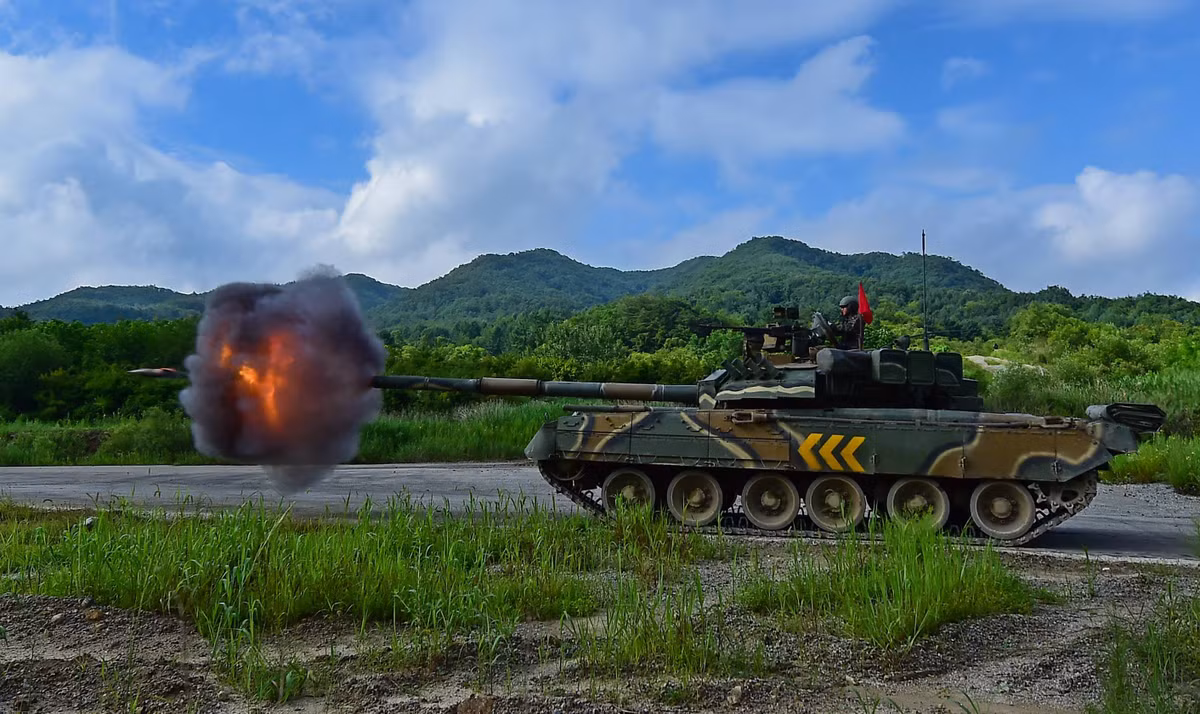 Với khả năng của nền công nghiệp quốc phòng, Hàn Quốc hoàn toàn có thể hiện đại hóa xe tăng T-80U, nhưng vì đây là mẫu xe tăng khác hệ, nên Hàn Quốc không có ý định nâng cấp số xe tăng T-80U hiện có. Cùng với đó là chi phí bảo trì và khai thác xe tăng sử dụng động cơ tuabin quá tốn kém, do vậy Hàn Quốc khả năng khai thác hết niên hạn số xe tăng này và tiến hành loại khỏi biên chế và chỉ sử dụng loại xe tăng do nền công nghiệp quốc phòng trong nước sản xuất.