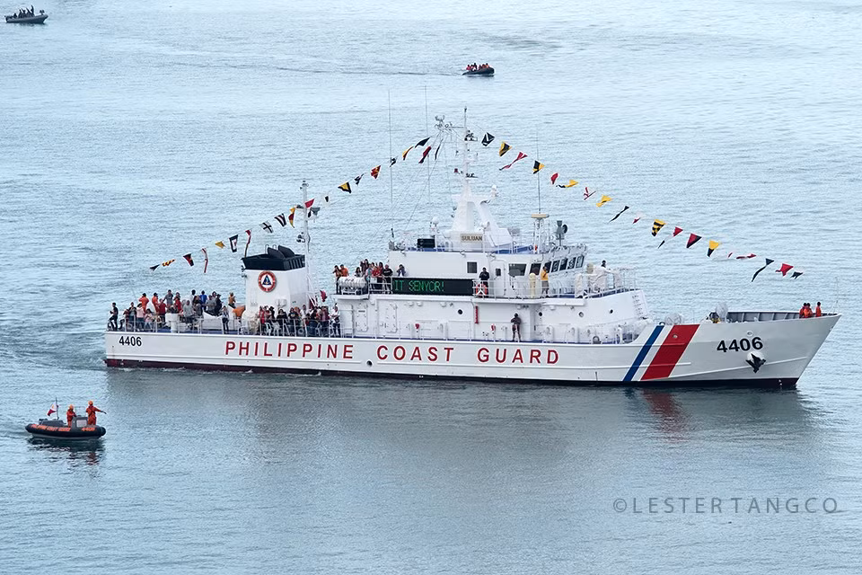 Tàu do Nhật Bản thiết kế dựa trên lớp Bizan của tuần duyên Nhật Bản và đóng mới tại nhà máy Japan Marine United ở thành phố Yokohama. Về thông số kỹ thuật, tàu dài 44.5m, rộng 7.5m, mớn nước 4m, lượng giãn nước 321 tấn. Ảnh: Tàu tuần duyên 4407 thuộc lớp Parola.