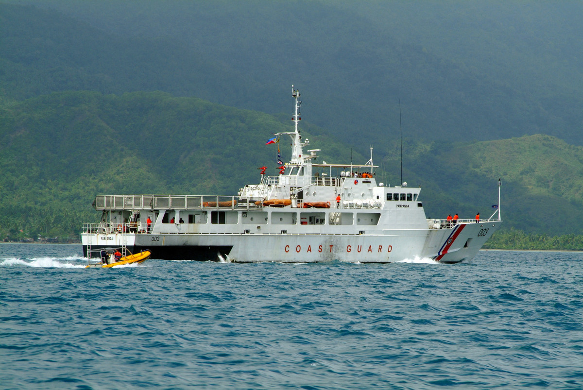 Ngoài ra, tuần duyên Philippines còn sử dụng 4 tàu tuần tra thuộc lớp San Juan. Đây là các tàu do công ty đóng tàu Fenix của Australia đóng mới cho Philippines trong giai đoạn từ 2000-2003. Ảnh: Tàu tuần tra 003 thuộc lớp San Juan.