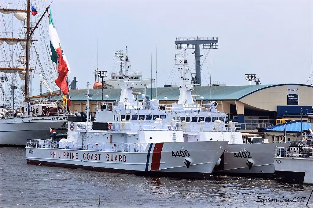Xương sống của lực lượng tuần duyên Philippines (PCG) là các tàu tuần tra thuộc lớp Parola. Philippines hiện đang sở hữu 10 tàu loại này. Ảnh: Hai tàu tuần tra thuộc lớp Parola neo đậu tại cảng.