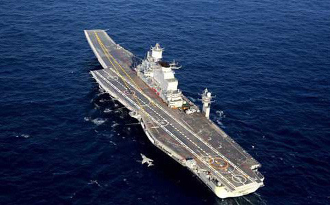 Chính thị trường vũ khí Ấn Độ đã cứu ngành công nghiệp quốc phòng của Nga khỏi bị sụp đổ sau khi Liên Xô tan rã; mới chỉ ngay gần đây thôi, khi tình hình căng thẳng leo thang giữa Trung Quốc và Ấn Độ gia tăng, Ấn Độ đã mua hàng tỷ USD vũ khí của Nga bao gồm máy bay chiến đấu, tên lửa phòng không vác vai, radar… Ảnh: Tàu sân bay INS Vikramaditya mà Nga tặng cho Hải quân Ấn Độ - Nguồn: Wikipedia.