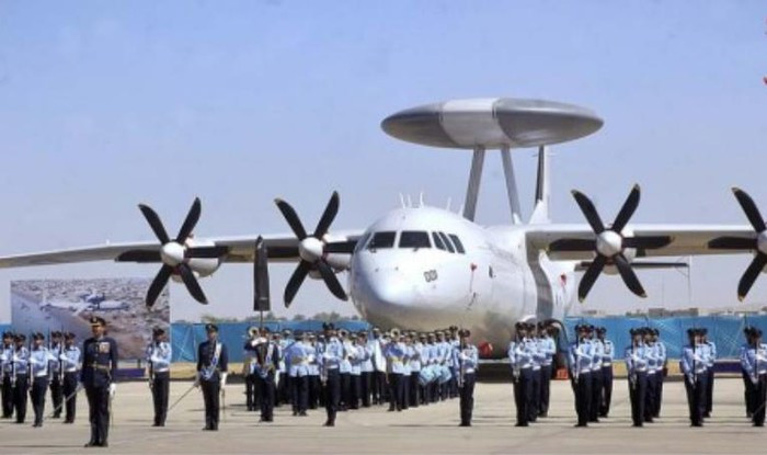 Tranh thủ sự “lạnh nhạt” của Mỹ, từ đó mối quan hệ giữa Trung Quốc và Pakistan trở nên rất “son sắt”, Trung Quốc đã “viện trợ” cho Pakistan rất nhiều vũ khí, khí tài quân sự và đổi lại, Quân đội Pakistan cũng đã mua nhiều vũ khí của Trung Quốc để “tri ân”. Ảnh: Máy bay cảnh báo sớm ZDK-03 mà Trung Quốc bán cho Pakistan - Nguồn: Sina