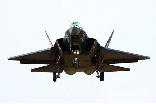 Gần đây, Shenyang bắt đầu thử nghiệm mẫu số 3 của máy bay chiến đấu tàng hình FC-31. So với phiên bản 01 và 02 ban đầu, phiên bản mới nhất của FC-31 đã bỏ ống dẫn khí phía trên mũi, thân máy bay phình to hơn, điều này cho khả năng FC-31 sử dụng động cơ trong nước, chứ không phải là loại động cơ RD-93 do Nga sản xuất.