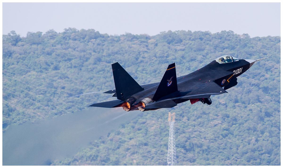 Còn với phương châm “nhanh – nhiều - tốt – rẻ” của các nhà sản xuất vũ khí Trung Quốc, chắc khó thành công trong lĩnh vực vũ khí công nghệ cao; do vậy FC-31 vẫn là “đứa con ngoài giá thú” trên thị trường vũ khí quốc tế, khi chưa có quốc gia nào ký hợp đồng, để có cơ hội sở hữu loại chiến đấu cơ “tối tân” này của Trung Quốc.