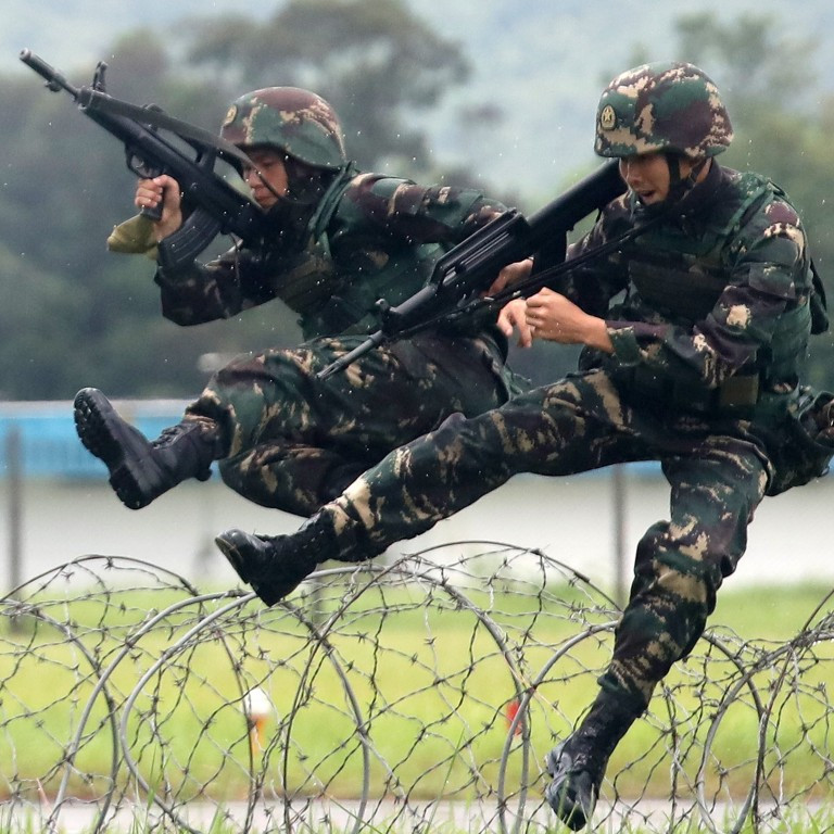 Mục tiêu nhất quán, xuyên suốt của Trung Quốc là độc chiếm Biển Đông, do đó việc xây dựng một lực lượng HQĐB sẵn sàng đổ bộ phản ứng nhanh là bước tiếp theo trong việc tuyên bố chủ quyền của họ trong khu vực và sẵn sàng sử dụng lực lượng này để chiếm giữ các đảo trên Biển Đông mà Trung Quốc đòi chủ quyền. Ảnh: Lực lượng đặc nhiệm HQĐB Trung Quốc luyện tập - Nguồn: Sina.