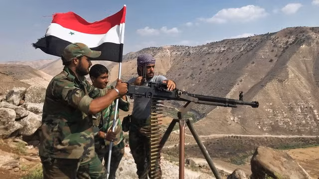 Người phát ngôn của Quân đội Nga tại Syria nhấn mạnh: “Tình hình này chủ yếu có lợi cho Mỹ và cho phép họ biện minh cho sự hiện diện lâu dài của Mỹ ở phía đông Syria”. Ảnh: Quân đội Syria sắp bước vào cuộc chiến cuối cùng ở Idlib - Nguồn: SANA