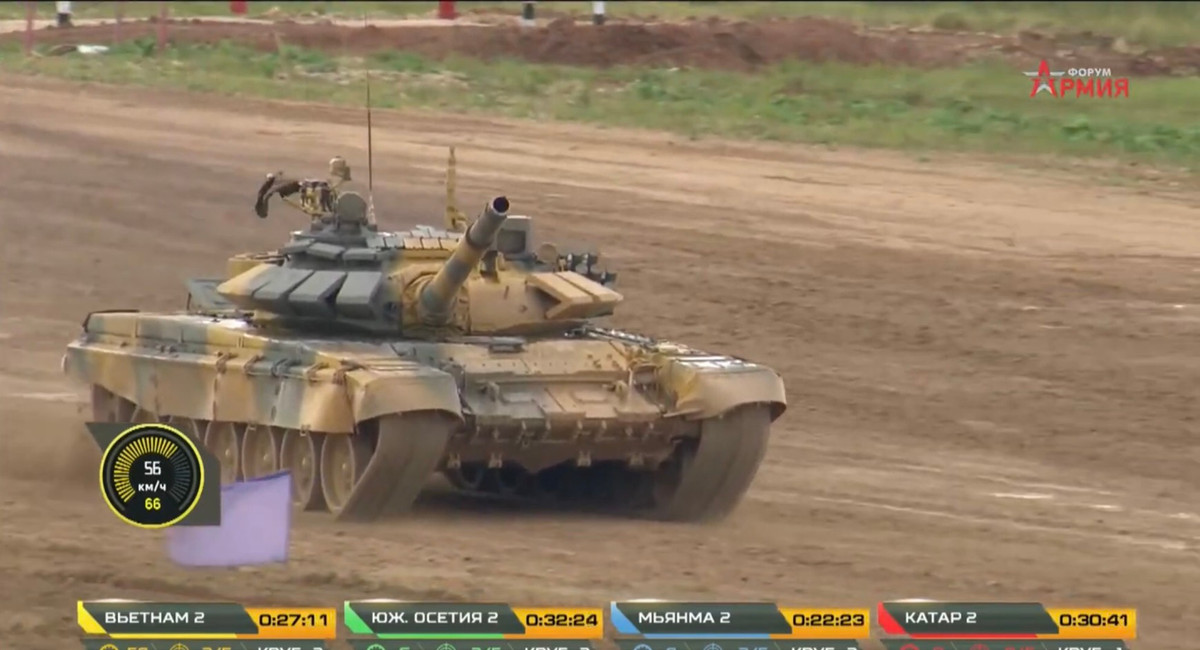 Trong trận đấu này, vận tốc tối đa mà xe Việt Nam đạt được chỉ là 66km/h, thua kém so với vận tốc tối đa của kíp xe số 1 là 72km/h. Tuy nhiên, về tốc độ trung bình thì kíp số 2 lại vượt trội hơn và chỉ về đích sau kíp số 1 chưa đến 2 phút dẫu cho đã thực hiện 3 vòng phạt chạy phụ, mỗi vòng 500m vì bắn không trúng mục tiêu. Đây là một kết quả vô cùng khả quan cho thấy sự cố gắng của tất cả các cán bộ chiến sĩ, thi đấu hết mình vì màu cờ sắc áo, cùng với đó là đáp lại niềm mong mỏi của người hâm mộ nước nhà. Ảnh: Xe tăng Việt Nam hành tiến với tốc độ 56km/h, trong đó tốc độ tối đa là 66km/h.