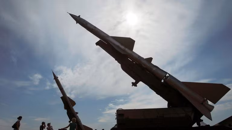 Ước tính Triều Tiên hiện vẫn còn khoảng 270 bệ phóng và số lượng không thể xác định SA-2 cũng như phiên bản Trung Quốc là HQ-2 trong biên chế. Với điều kiện hiện tại, SA-2 vẫn là thứ vũ khí có thể phát huy nếu họ khắc phục được những điểm yếu của nó về cơ động cũng như hệ thống điều khiển hỏa lực, khả năng kháng nhiễu.