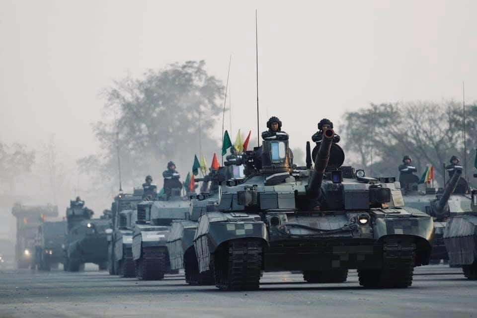 T-84 Oplot-T được hiện đại hóa mạnh mẽ ở hệ thống phòng vệ. Theo đó, Oplot-T được trang bị hệ thống phòng vệ đa lớp gồm: giáp bị động (làm bằng vật liệu tổng hợp composite); giáp ERA chủ động Nozh-2; hệ thống phòng vệ chủ động Zalson hoặc hệ thống gây nhiễu quang học Varta Ảnh: Xe tăng T-84 Oplot Thái Lan duyêt binh.