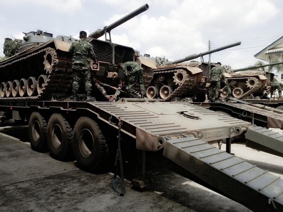 Từ năm 1979-1981, Thái Lan đã tiếp nhận 55 xe tăng M-48A5 đã qua sử dụng của Mỹ, năm 1991 tiếp tục nhận thêm 75 xe loại này. Ảnh: Xe tăng M-48A5 Thái Lan di chuyển bằng xe vận tải.