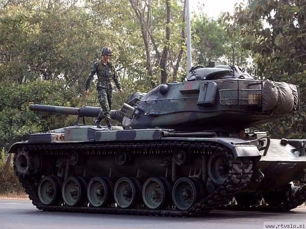 Xe được chia làm 3 khoang: Phía trước là khoang điều khiển, ở giữa là khoang chiến đấu và cuối cùng là khoang động cơ. Các xe M-60A1 này đang được Thái Lan lên kế hoạch hiện đại hóa theo bản A3.